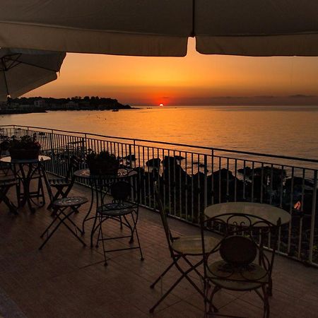 Appartamento In Villa Agnese Aci Trezza Exteriör bild