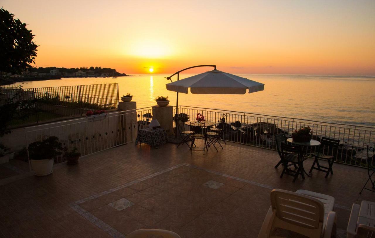Appartamento In Villa Agnese Aci Trezza Exteriör bild