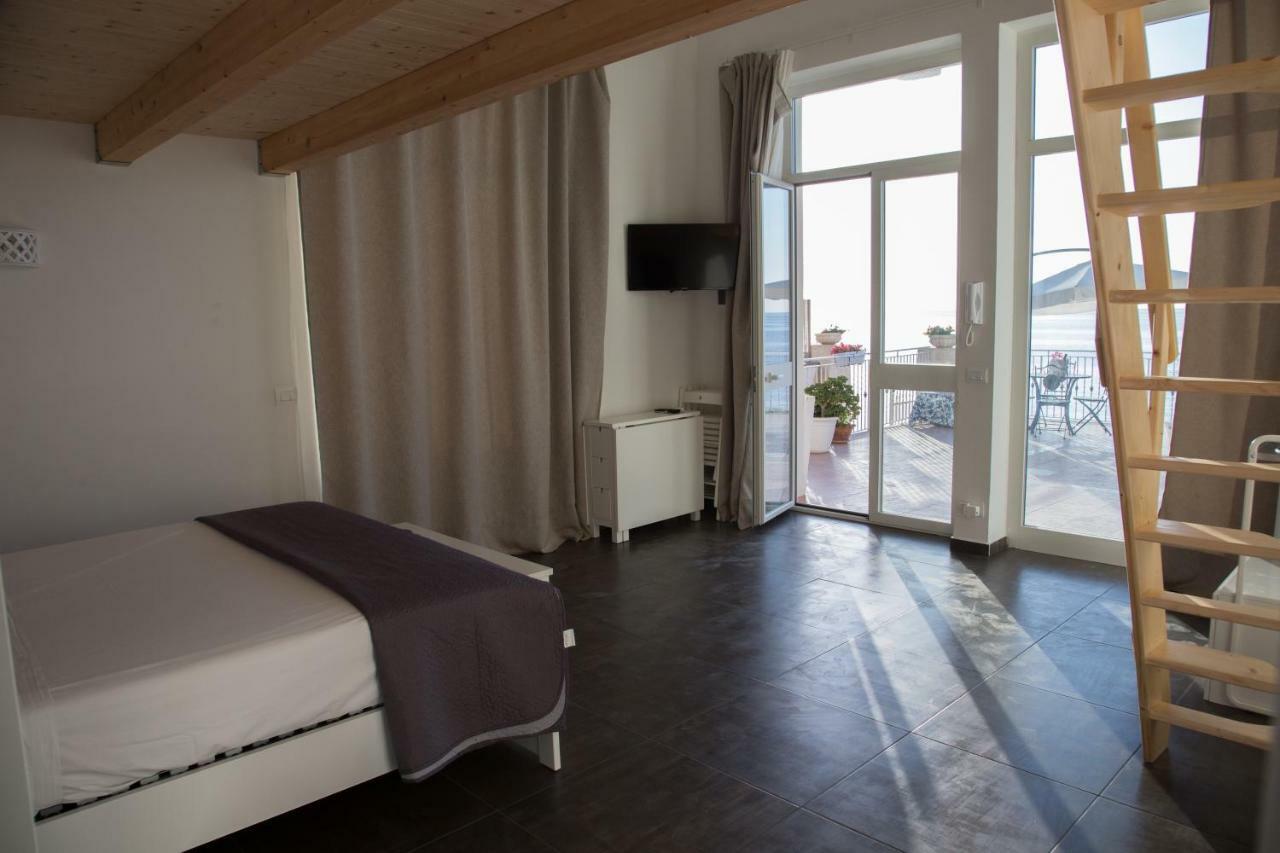 Appartamento In Villa Agnese Aci Trezza Exteriör bild